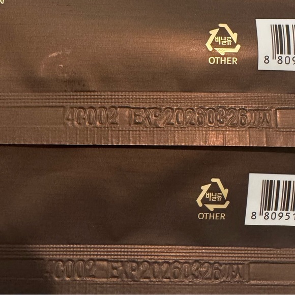 Medicube Deep Vita and Peptide Radiance Bundle - Picture 4 of 5